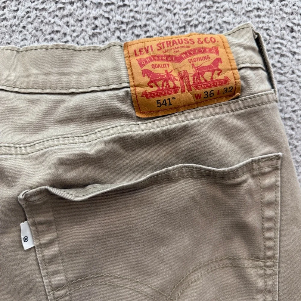 Levi's 541 Athletic Taper Khaki Tan Stretch Pants Mens 36x32 18181-0040
